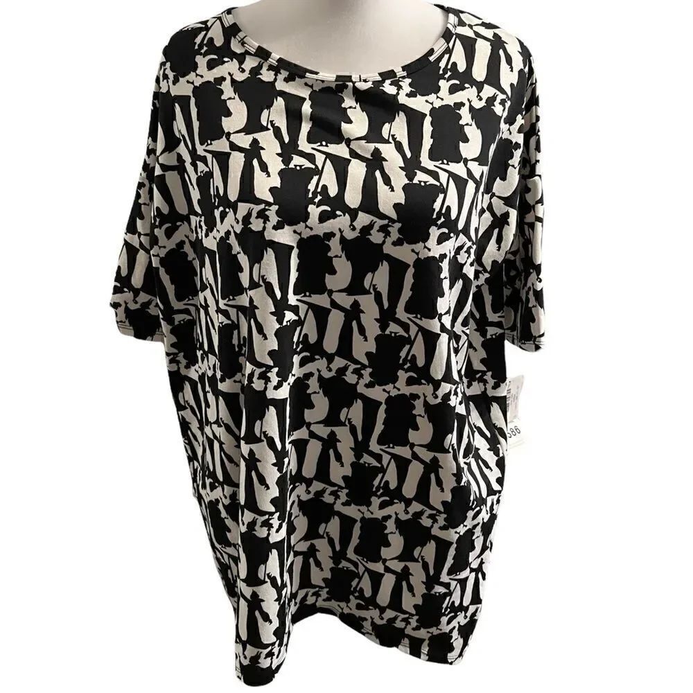 LuLaRoe NWT Disney Queens cute T-shirt that runs big